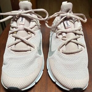 Nike Women's Light Pink Mesh Training Sneakers